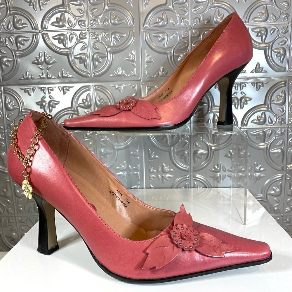 NWOB Two Lips Heels